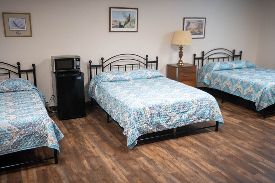 More Photos Of 402 Mae Orr St, Enfield Hotel For Sale