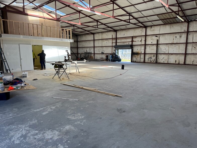 More Photos Of 70 W Illiana St, Orlando Manufacturing For Sale
