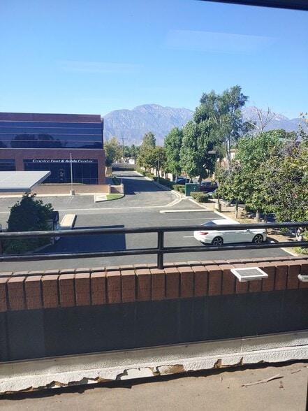 More Photos Of 255 W Foothill Blvd, Upland Office Residential For Lease