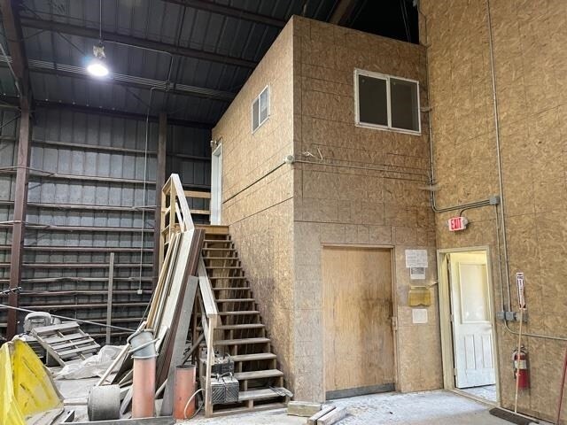 More Photos Of 5118 13th Ave, Simcoe Light Distribution For Sale