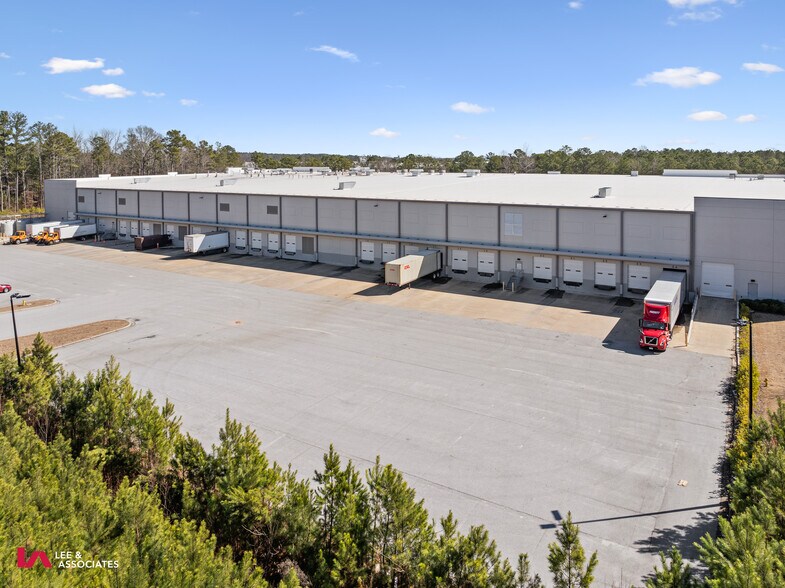More Photos Of 3000 Logistics Center Dr, Fairburn Distribution For Lease