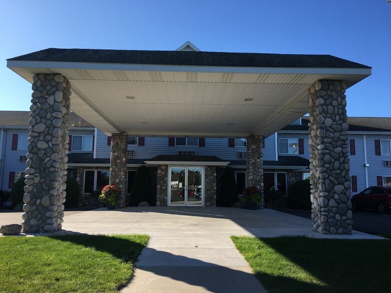 293 US Highway 2 W, Saint Ignace, MI 49781 Hotel For Sale