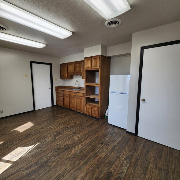 More Photos Of 1408 8th St, Alamogordo Office For Lease