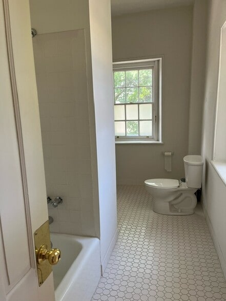 More Photos Of 2275 Bridge St- Building 6, Philadelphia Office Residential For Sale