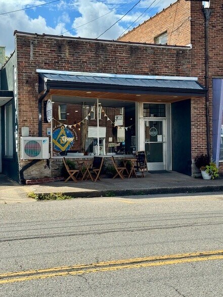 Primary Photo Of 202 River St, Hartsville General Retail For Sale