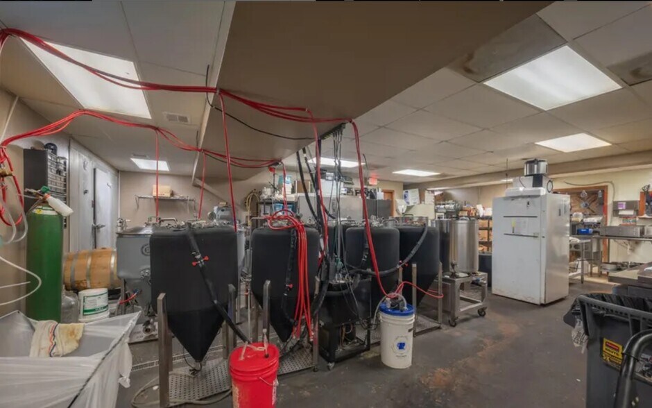More Photos Of 1107 Cherokee Ave, Seneca Restaurant For Sale