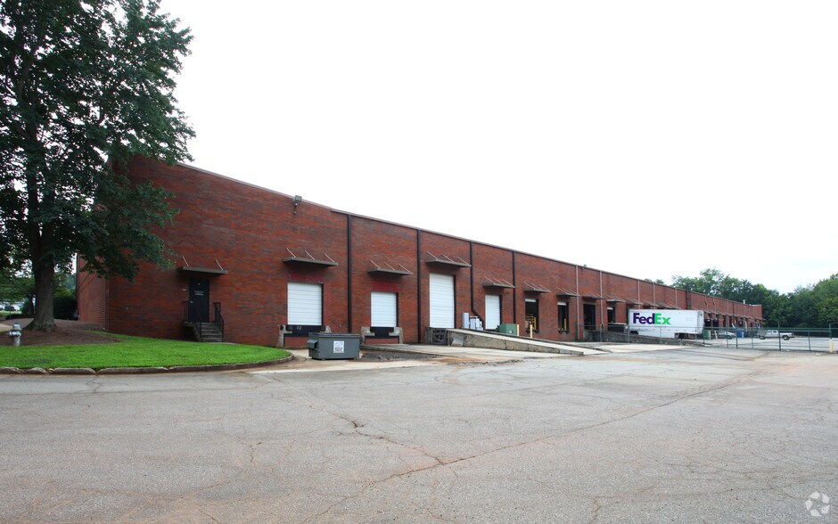 More Photos Of 1075 Old Norcross Rd, Lawrenceville Warehouse For Lease
