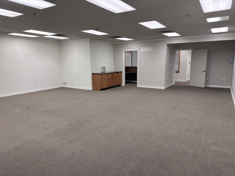 More Photos Of 644 E Union Sq, Sandy General Retail For Sale