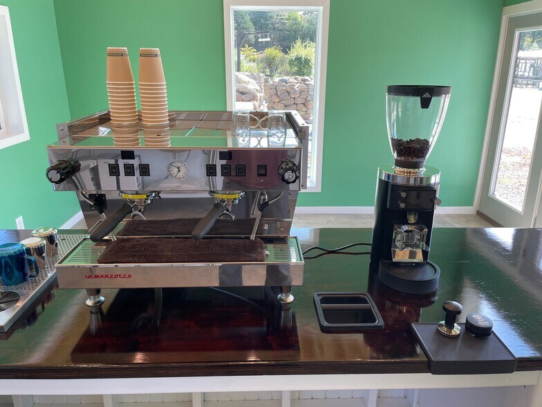 More Photos Of 2798 Highway 23 N, Eureka Springs Garden Center For Sale