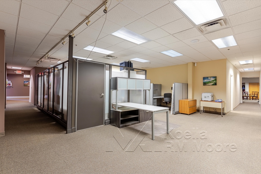 More Photos Of 17 Market Sq, Knoxville Storefront Retail Office For Sale