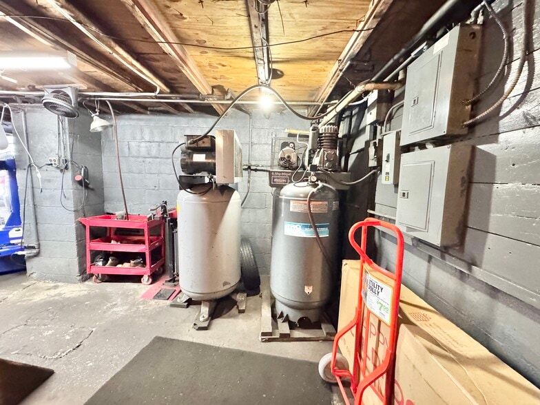 More Photos Of 973 Bergen St, Newark Auto Repair For Sale