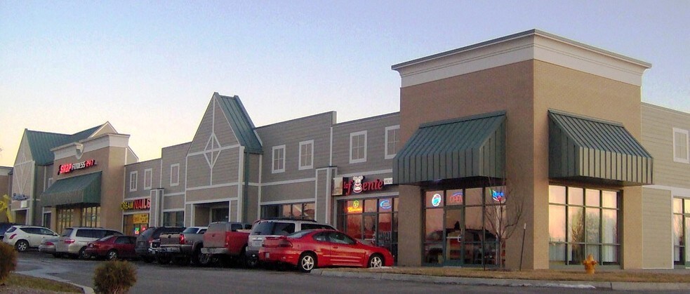 Primary Photo Of 813-899 SW Lemans Ln, Lees Summit General Retail For Lease