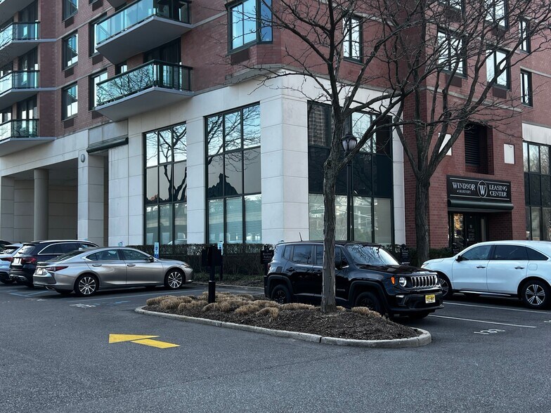 More Photos Of 100 Tower Dr, Edgewater Apartments For Lease