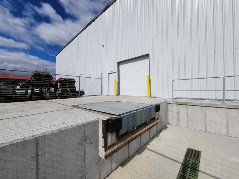 More Photos Of 2099 E Tipton St, Seymour Manufacturing For Lease