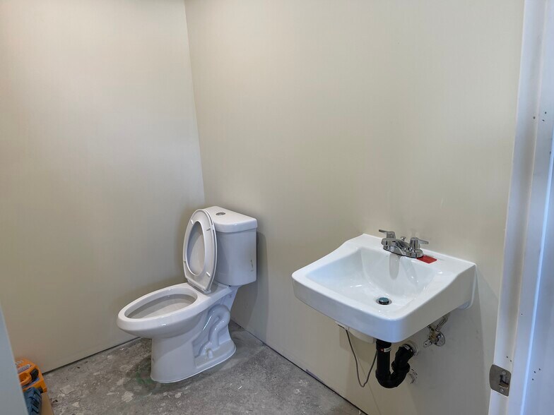 More Photos Of 7639 Foothill Blvd, Tujunga Storefront For Lease