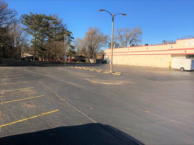 More Photos Of 338-350 S Main St, Lombard Storefront Retail Office For Lease