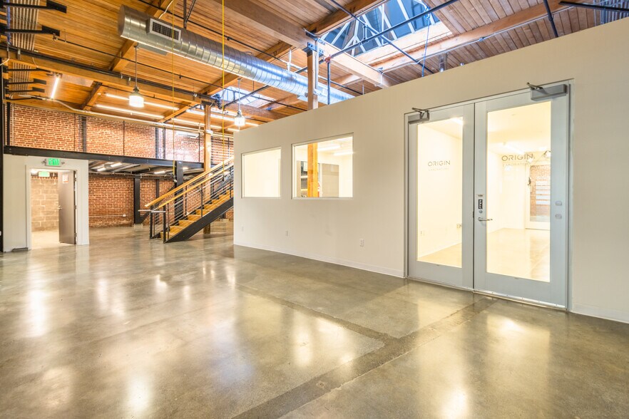 More Photos Of 75 14th St, San Francisco Light Distribution For Sale