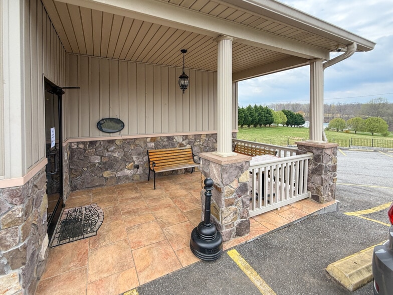 More Photos Of 40 Sallys Ridge Rd, Henry Restaurant For Sale