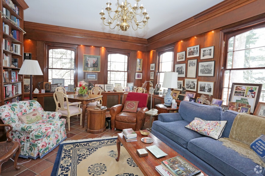 More Photos Of 12 Glenwood Rd, Roslyn Specialty For Sale