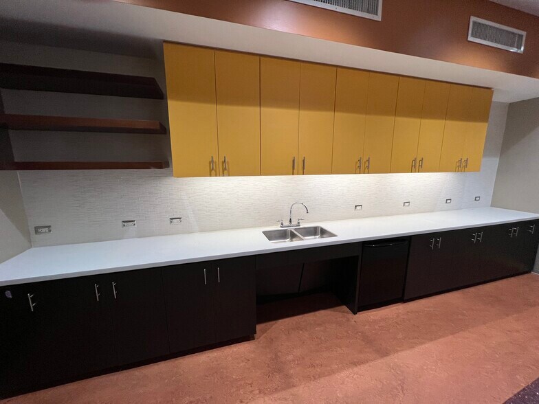 More Photos Of 5920 William Cannon Dr, Austin Medical For Sale