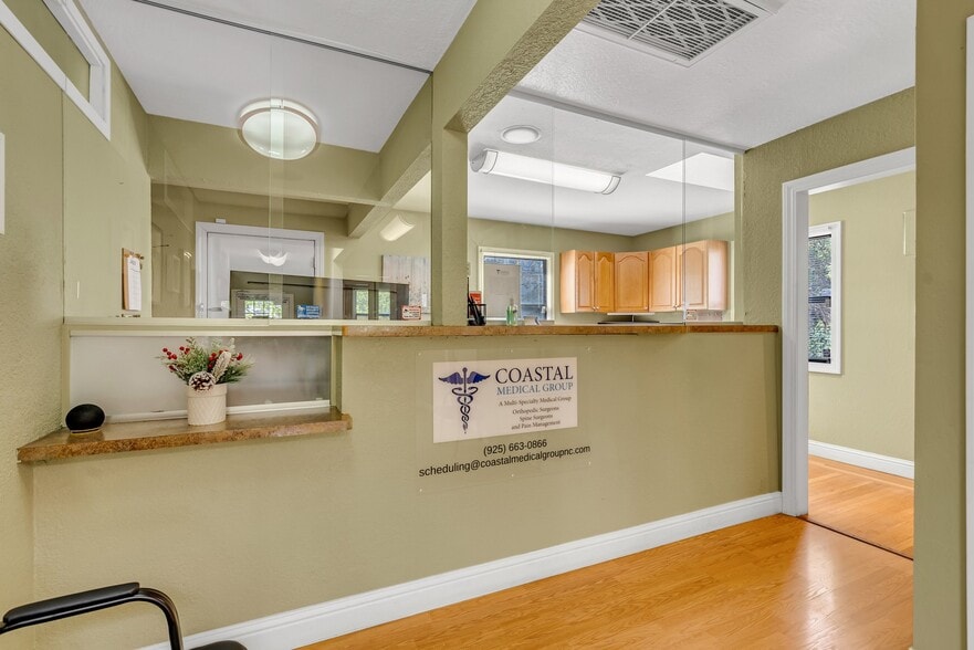 More Photos Of 2291 Pacheco St, Concord Medical For Lease