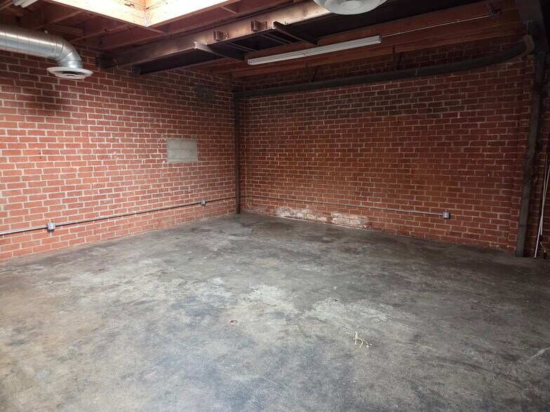 More Photos Of 2234 Barry Ave, Los Angeles Warehouse For Lease