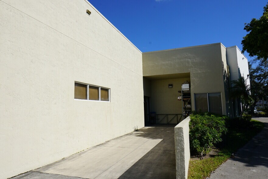 More Photos Of 2150 NW 33rd St, Pompano Beach Warehouse For Sale