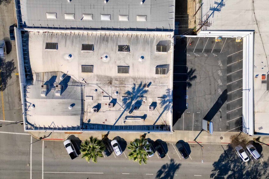 More Photos Of 413 S Brand Blvd, Glendale Auto Dealership For Lease