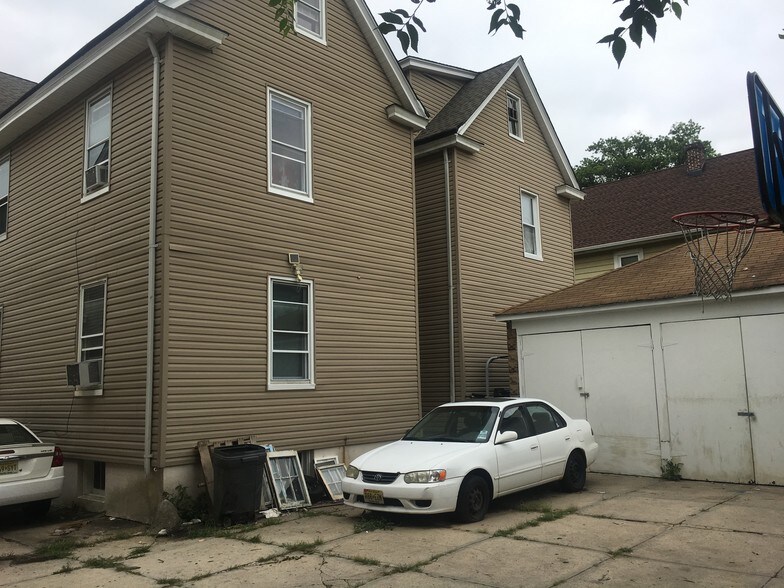 More Photos Of 28 Hale St, New Brunswick Apartments For Sale