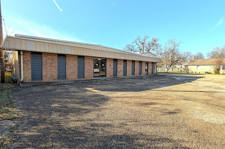 More Photos Of 206 Beall St, Kilgore Industrial For Sale