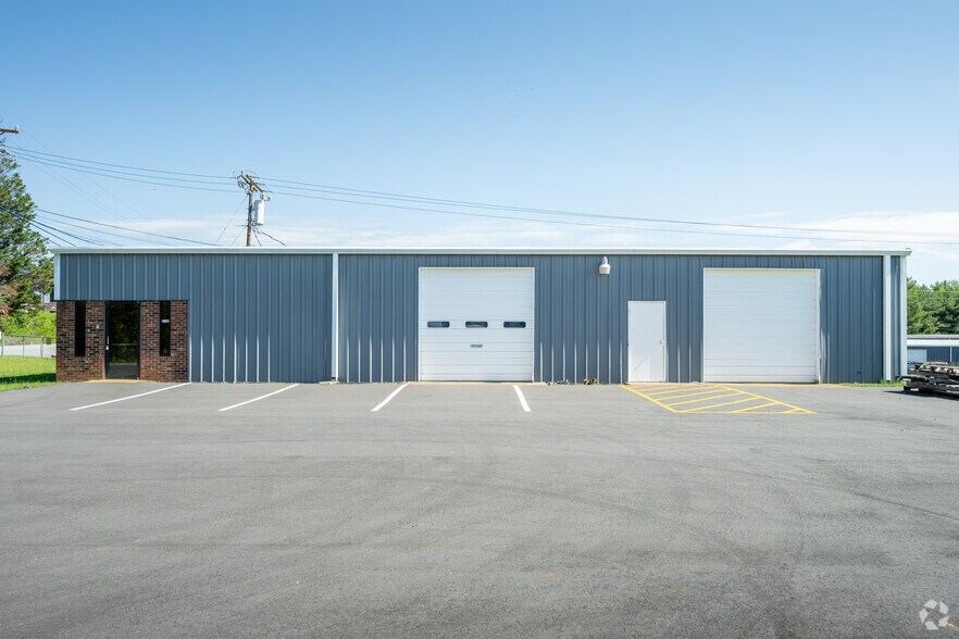 More Photos Of 410 Westbrook Ct, Spartanburg Unknown For Lease