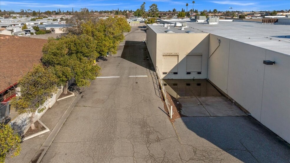 More Photos Of 147 W Shaw Ave, Clovis General Retail For Sale