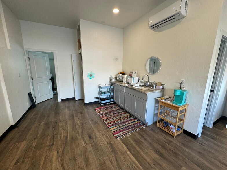 More Photos Of 22 Hillcrest Dr, Reno General Retail For Lease