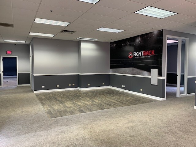 More Photos Of 345 Memorial Dr, Crystal Lake Showroom For Sale