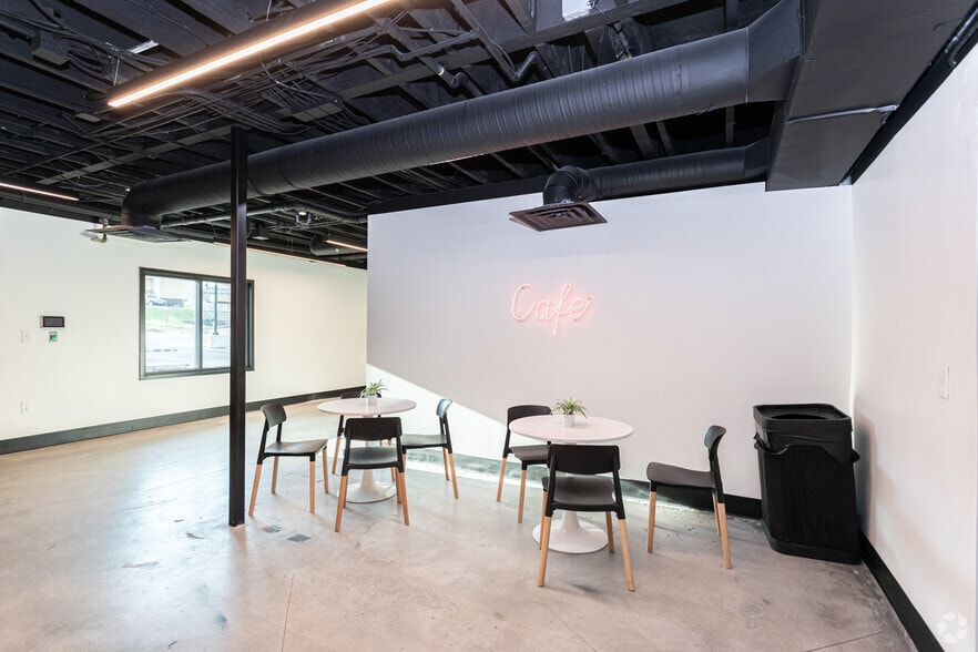 More Photos Of 495 W University Pky, Orem Storefront Retail Office For Lease