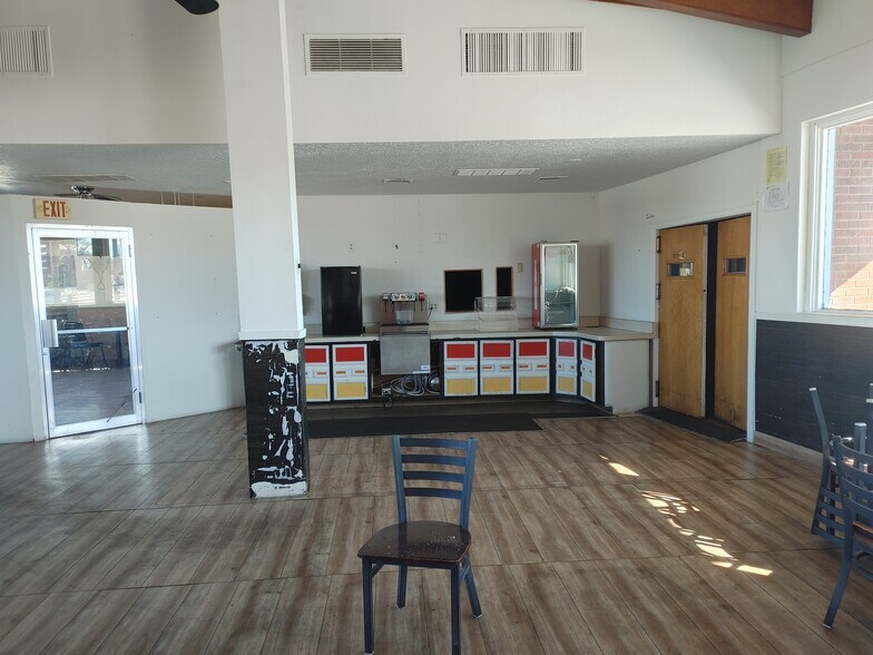 More Photos Of 400 California St, Socorro Restaurant For Lease