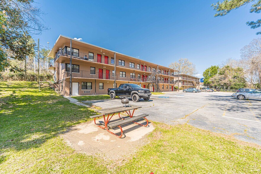 Primary Photo Of 815-823 S Cobb Dr SE, Marietta Apartments For Sale