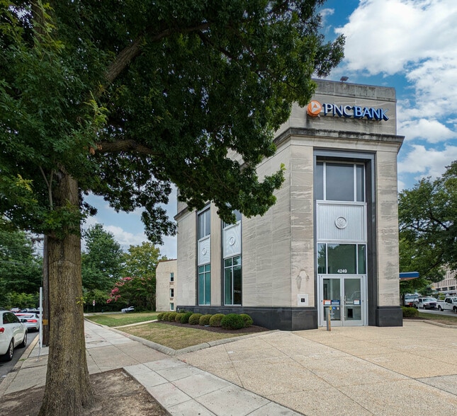 More Photos Of 4249-4251 Wisconsin Ave NW, Washington Office For Sale