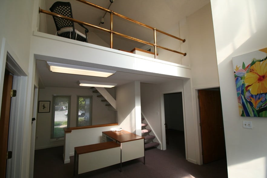 More Photos Of 300 N Pottstown Pike, Exton Office For Lease