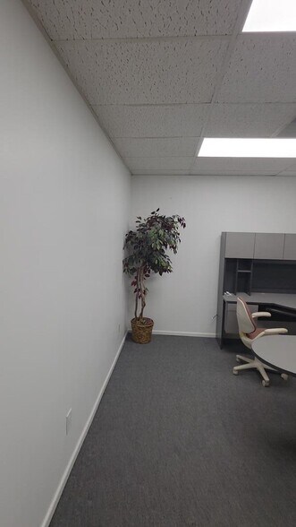 More Photos Of 3311-3313 81st St, Lubbock Medical For Lease