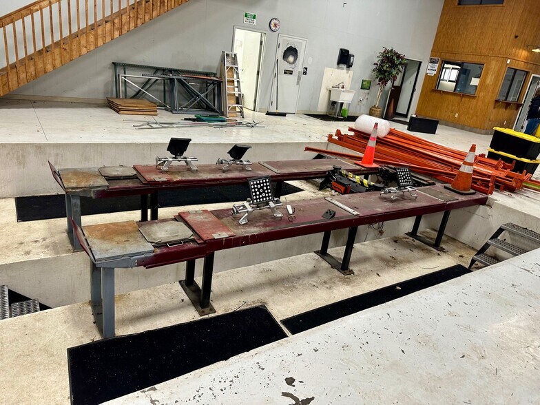 More Photos Of 1575 N Bendix Dr, South Bend Auto Repair For Sale