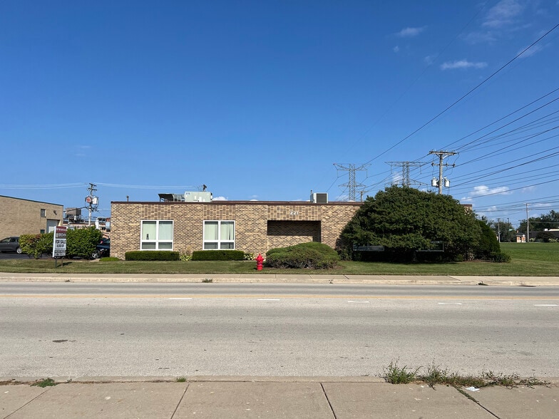 More Photos Of 221 Lively Blvd, Elk Grove Village Warehouse For Sale