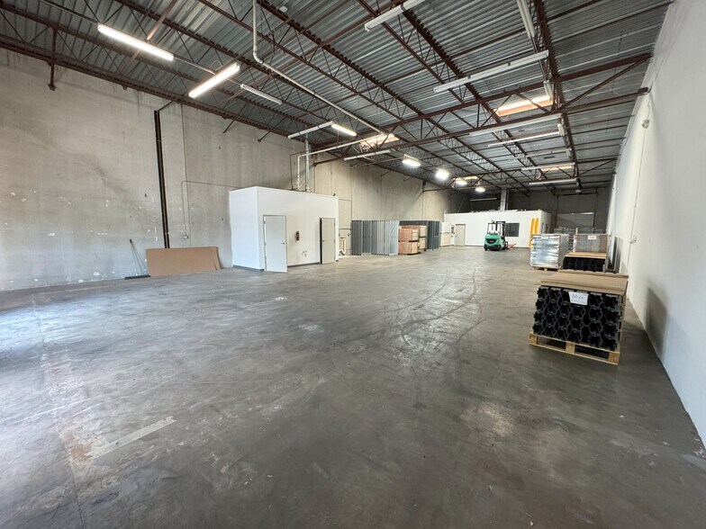 More Photos Of 6050 Jet Port Industrial Blvd, Tampa Warehouse For Lease