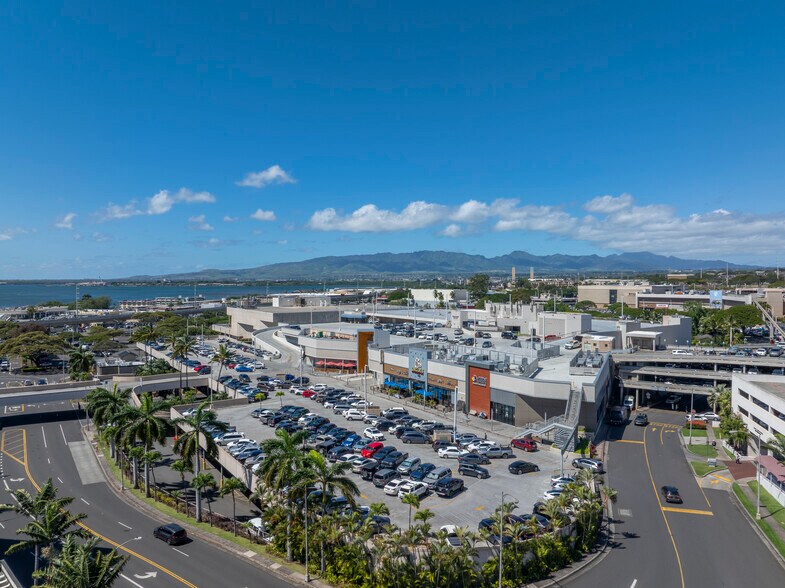 More Photos Of 98-1005 Moanalua Rd, Aiea Department Store For Lease
