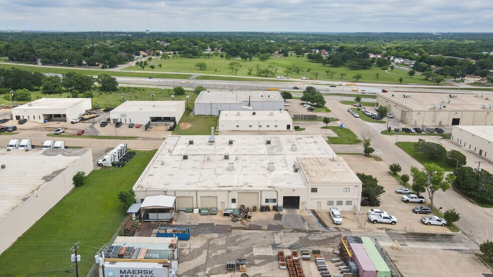 More Photos Of 4700 S Edgewood Ter, Fort Worth Distribution For Sale