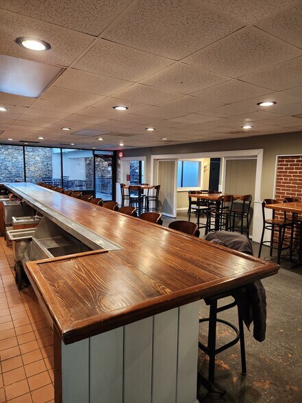 More Photos Of 321 N Main St, Hendersonville Restaurant For Lease