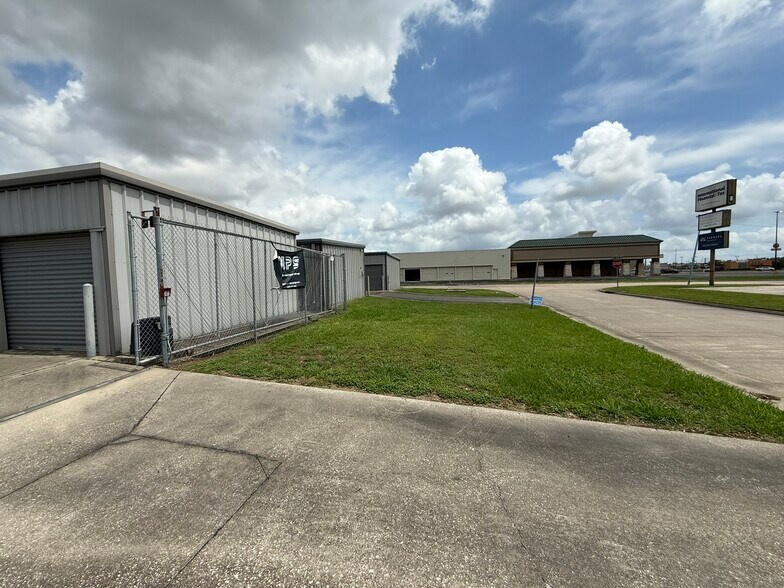 More Photos Of 1420 S 21st St, Nederland Specialty For Sale