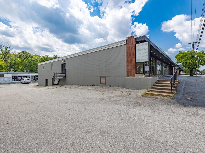 More Photos Of 8322-8330 Olive Blvd, Saint Louis Storefront For Lease