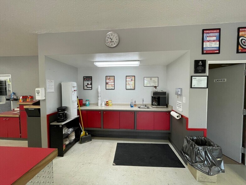 More Photos Of 555 N Center St, Casper Service For Lease