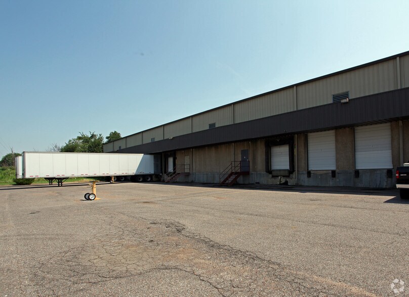 More Photos Of 10795 Ridgeway Industrial Dr, Olive Branch Warehouse For Lease